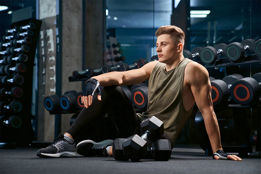 Demonstration of proper form to avoid beginner gym mistakes
